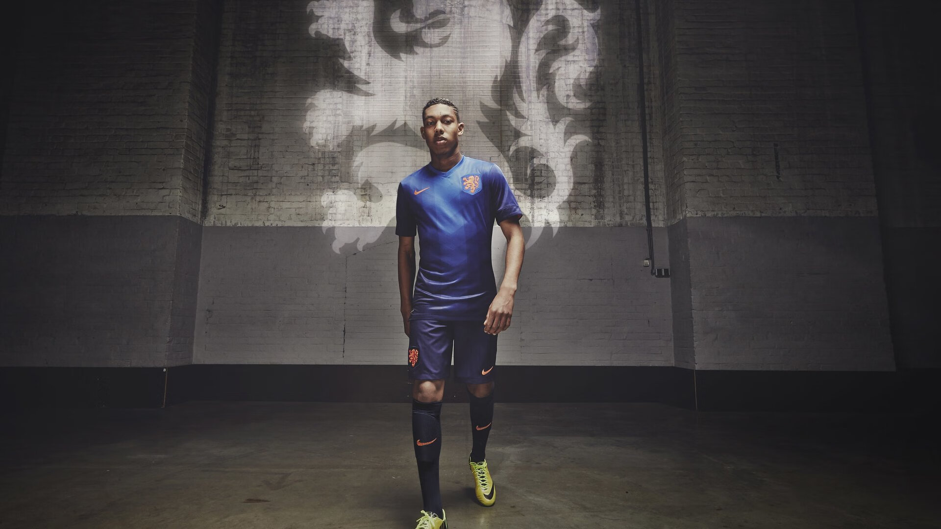 升班马逆袭成争四黑马，埃弗顿防线双核陨落陷保级深渊，埃弗顿最新消息