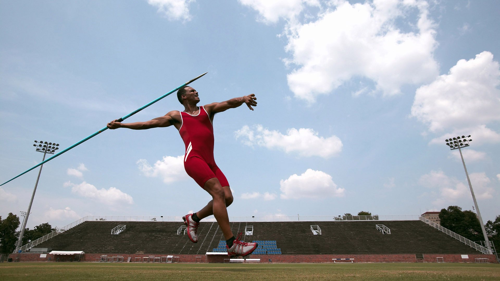 米兰体育登录入口官网-哈兰德朝英超百球最快纪录迈进 曼城需谨慎使用，哈兰德百米冲刺